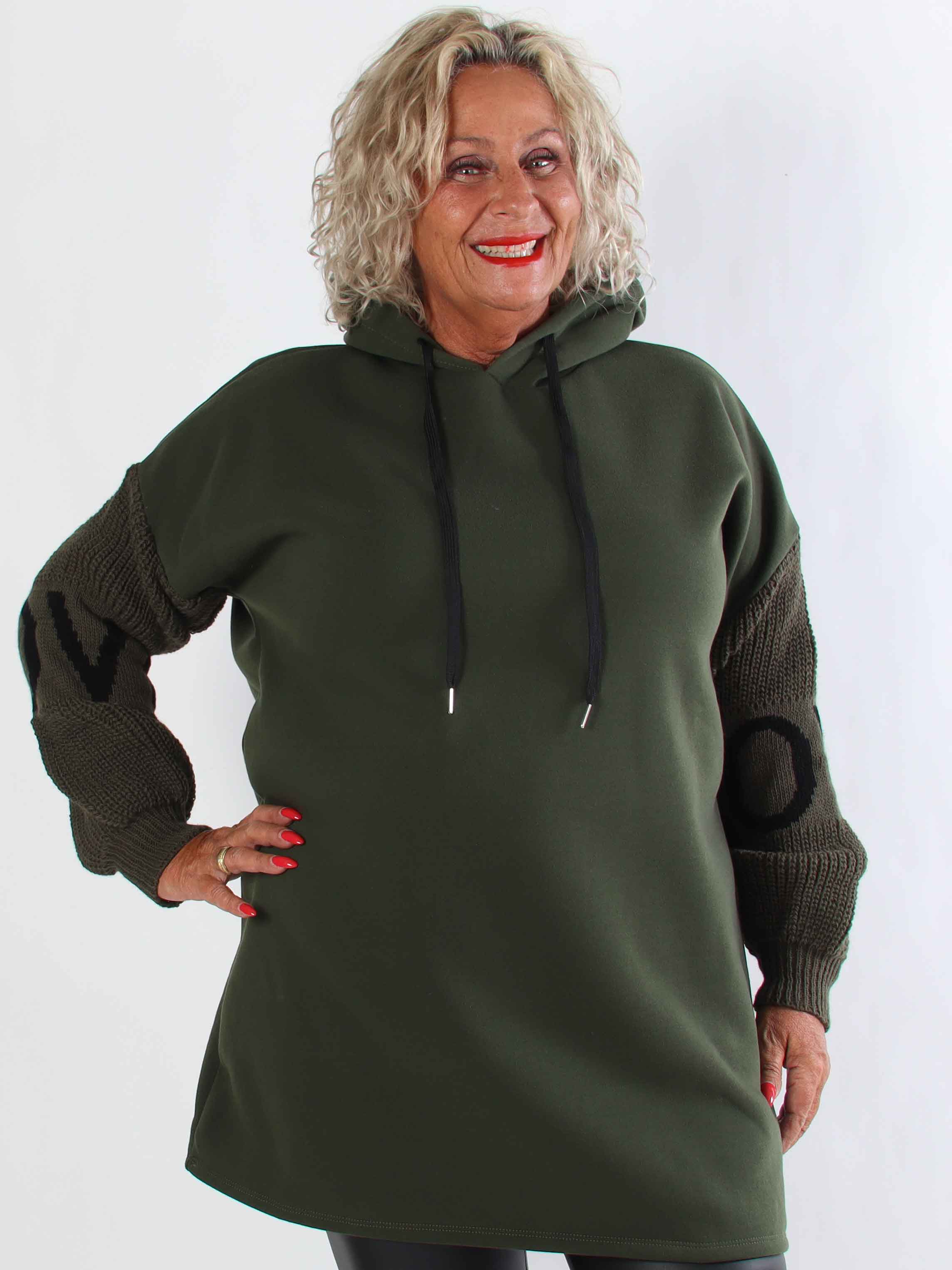 Debbie Hoodie - Huvtröja i plus size med stickade ärmar